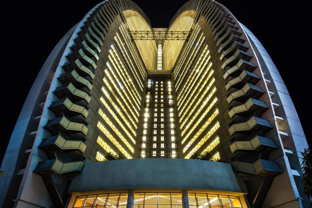Готель Jw Marriott Panama Екстер'єр фото The hotel at night