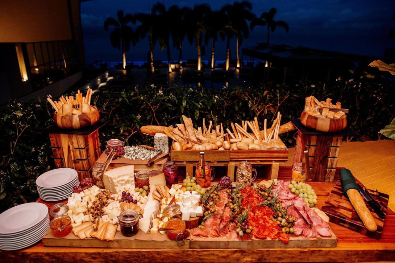 Готель Jw Marriott Panama Екстер'єр фото A cheese and cold cuts display
