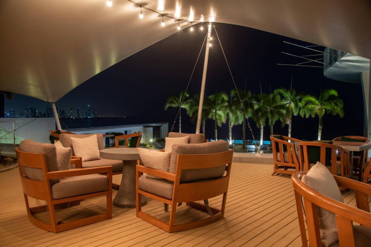 Готель Jw Marriott Panama Екстер'єр фото The deck of the Regent Seven Seas Mariner