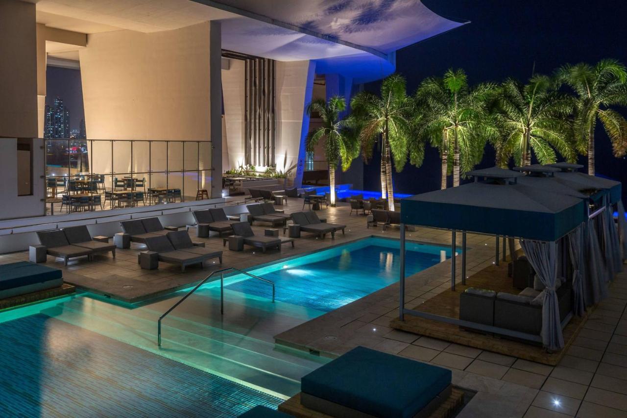 Готель Jw Marriott Panama Екстер'єр фото The pool at the 101 Skybar