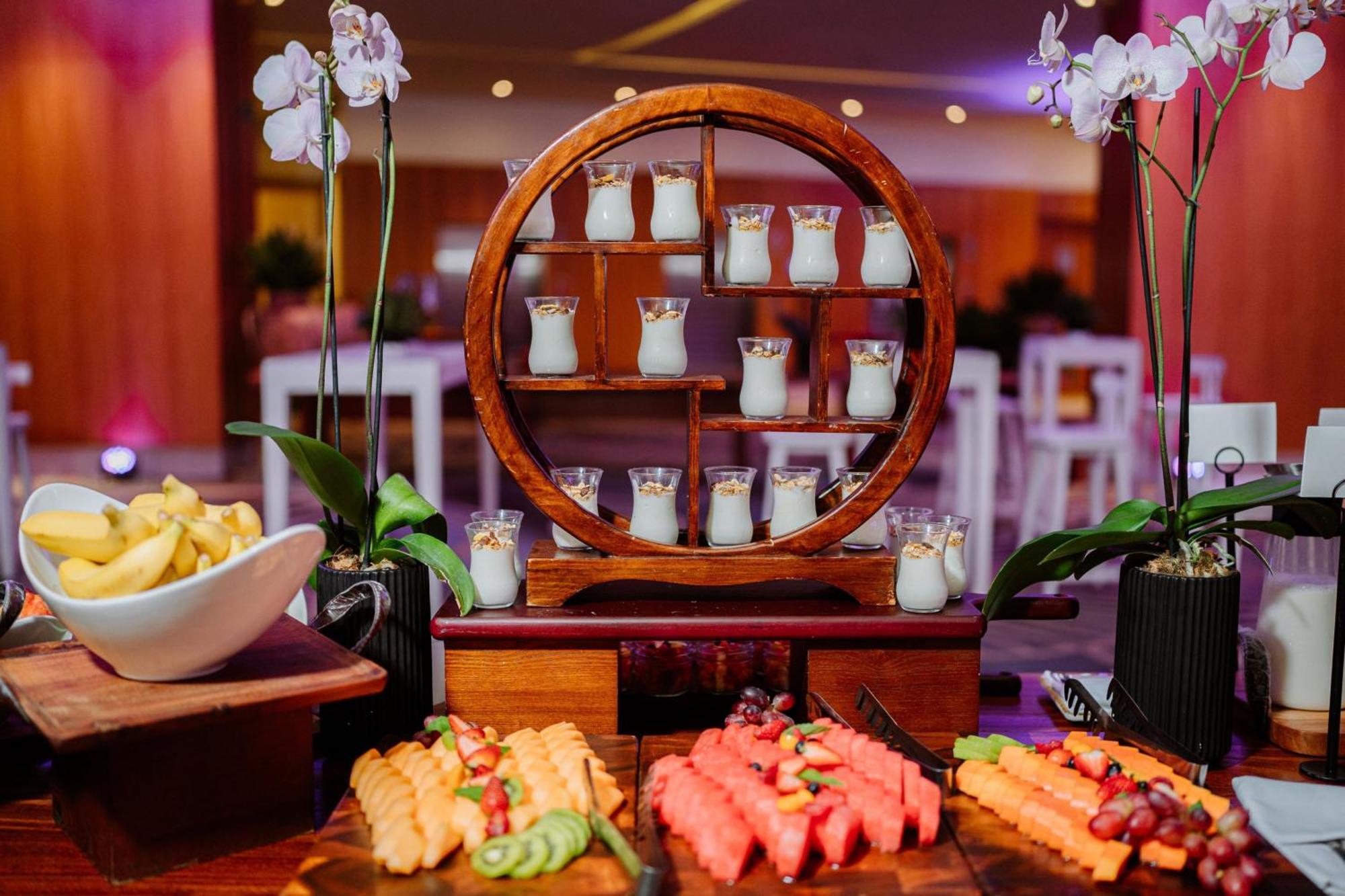 Готель Jw Marriott Panama Екстер'єр фото A dessert buffet