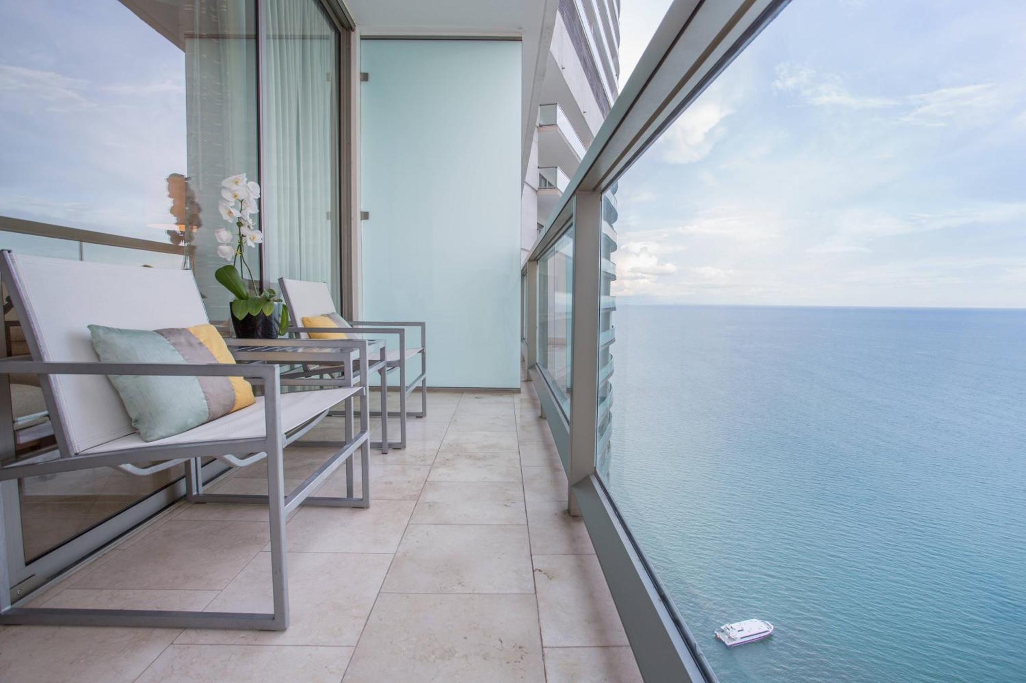 Готель Jw Marriott Panama Екстер'єр фото Balcony of a penthouse